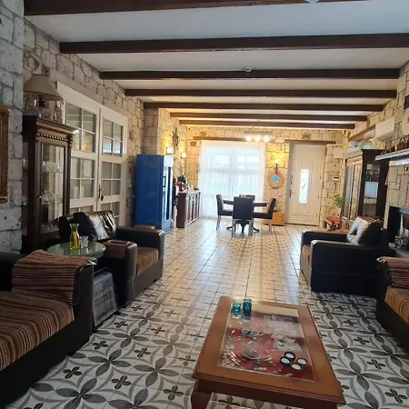 Catkapi Ciftlikkoey -izmir Проживання в сім'ї